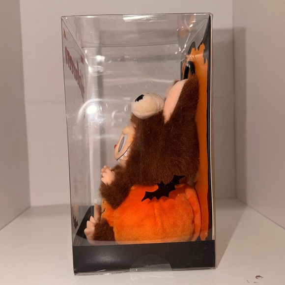 POP MART Halloween Labubu Sitting Pumpkin Vinyl Plush Pendant - Picture 4 of 10